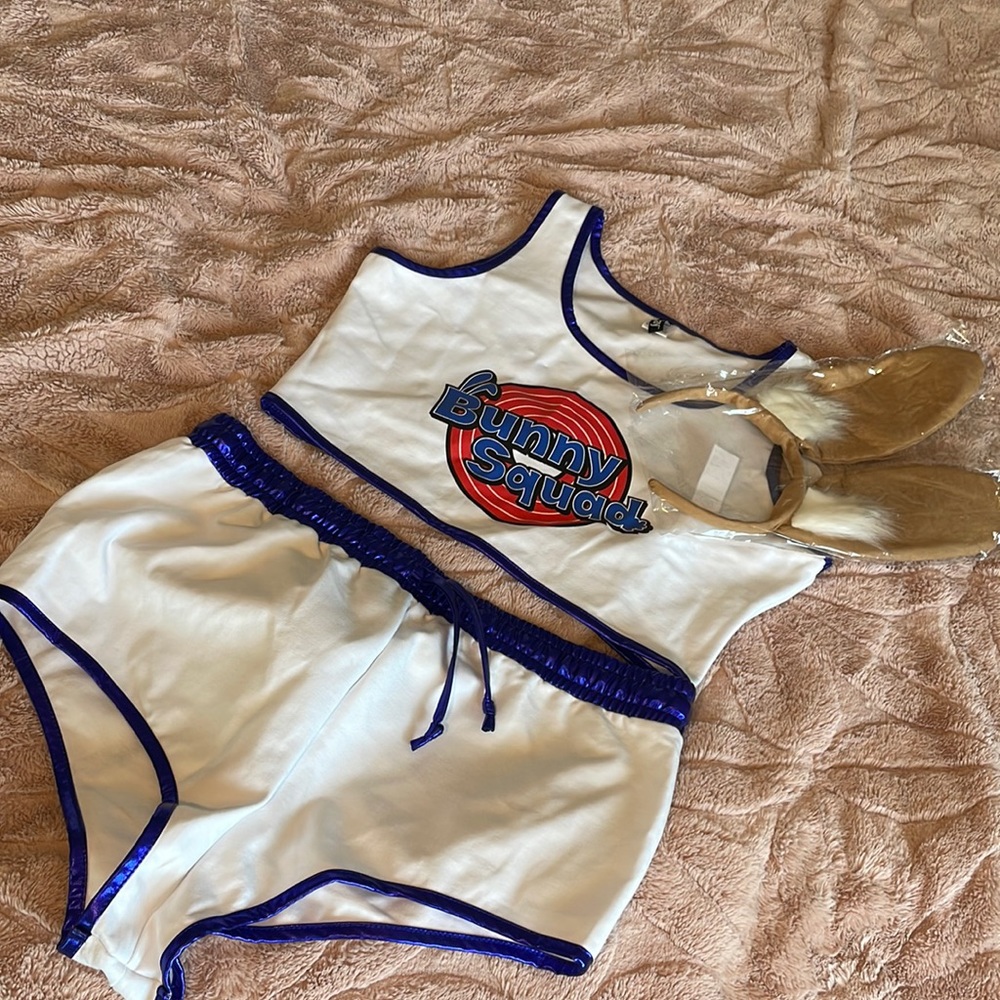 Fashion nova brand “Lola Bunny” Halloween costume size 1x/2x, never worn